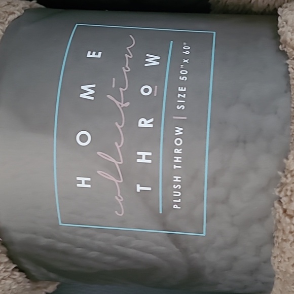 2 Home Collection Plush Throw Blankets - Tan 🏠 - Picture 2 of 3